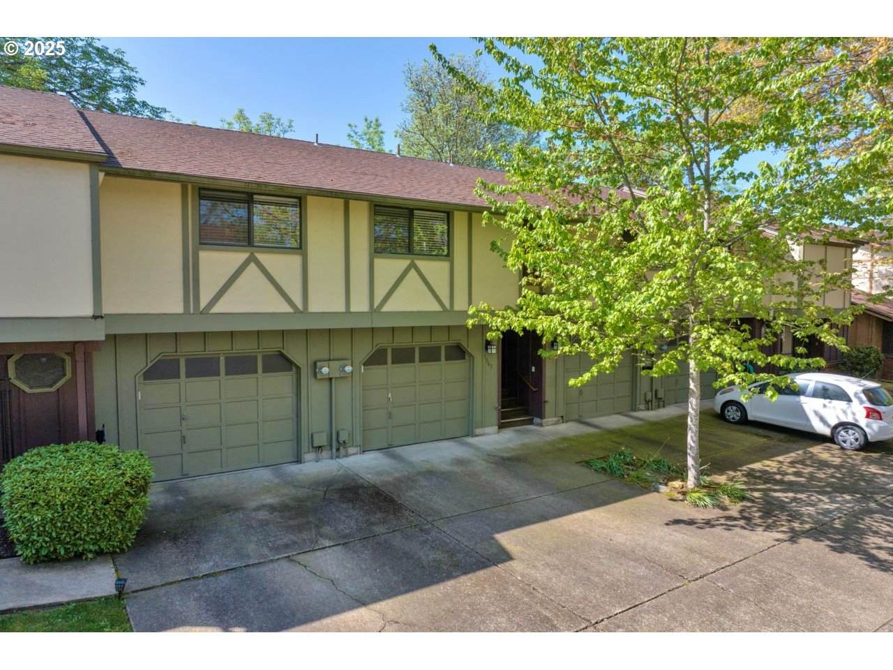 1361 City View St - Photo 1