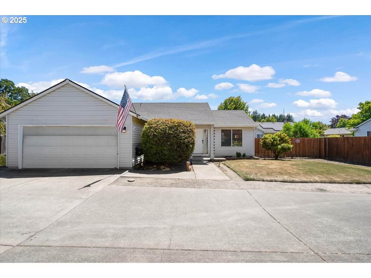 708 Bell St - Photo 1