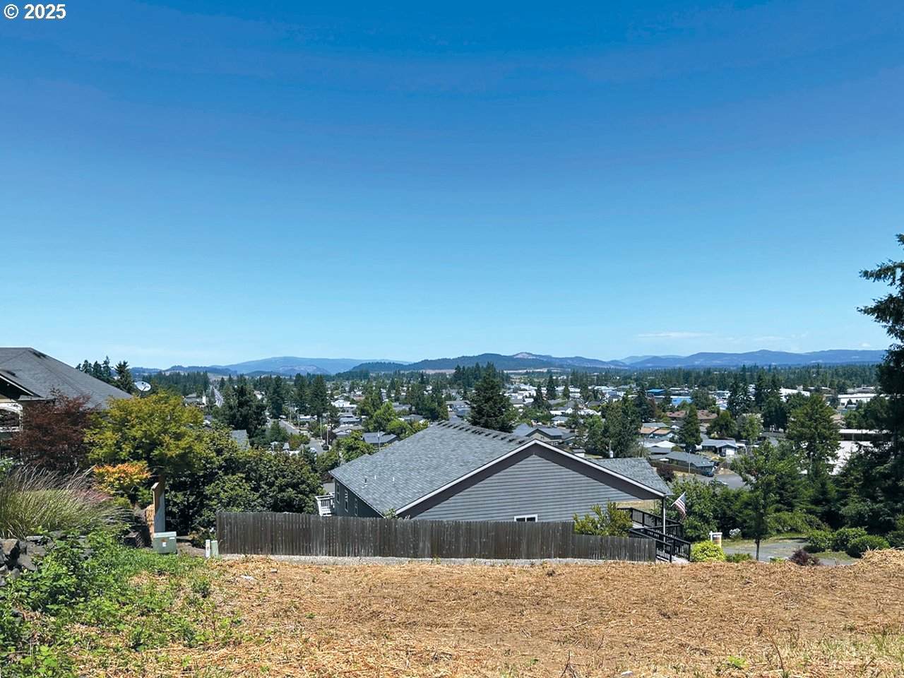  Holbrook Ln - Photo 1