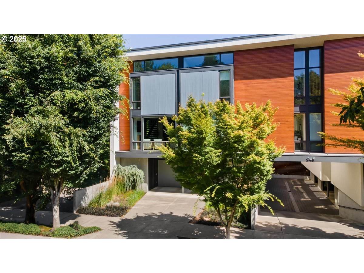 245 Meade St - Photo 1