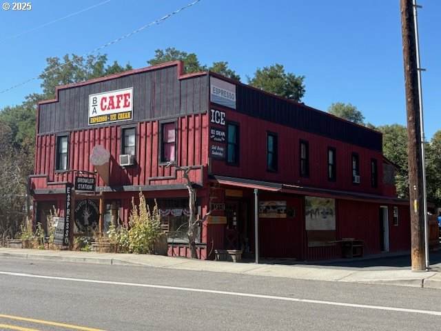 150 Franklin Ave - Photo 1