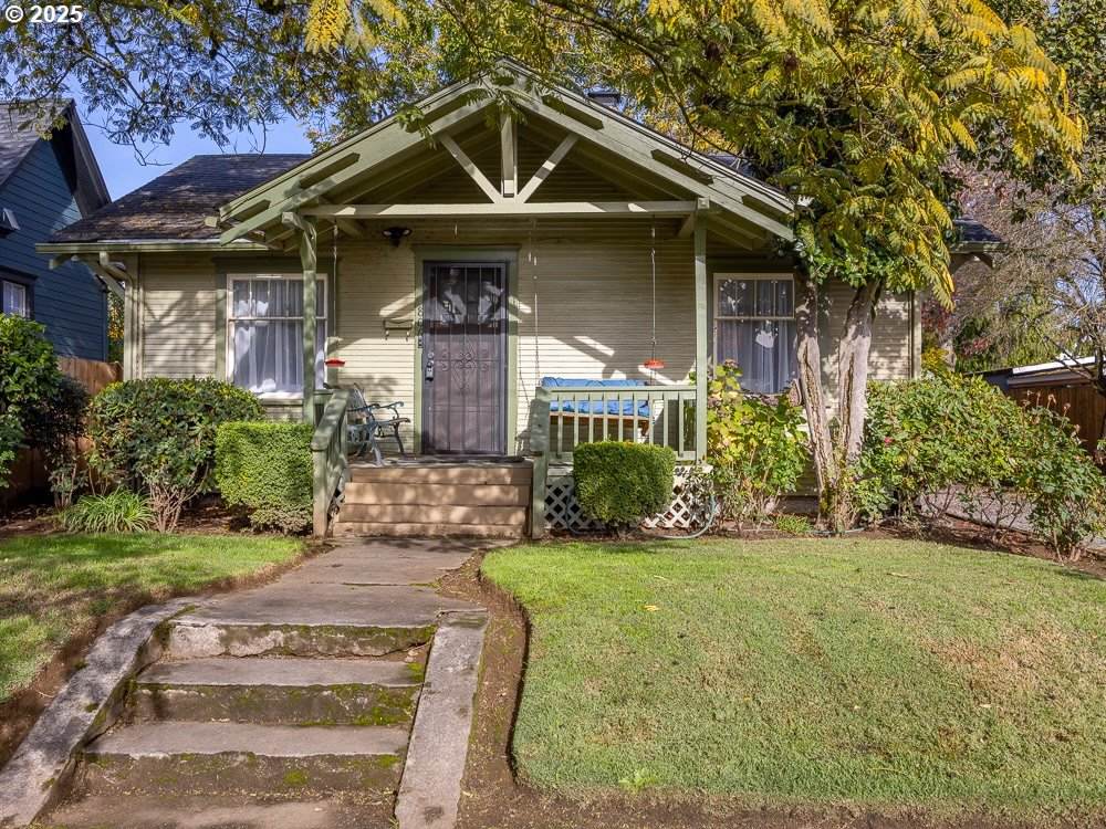 806 Mcloughlin Blvd - Photo 1