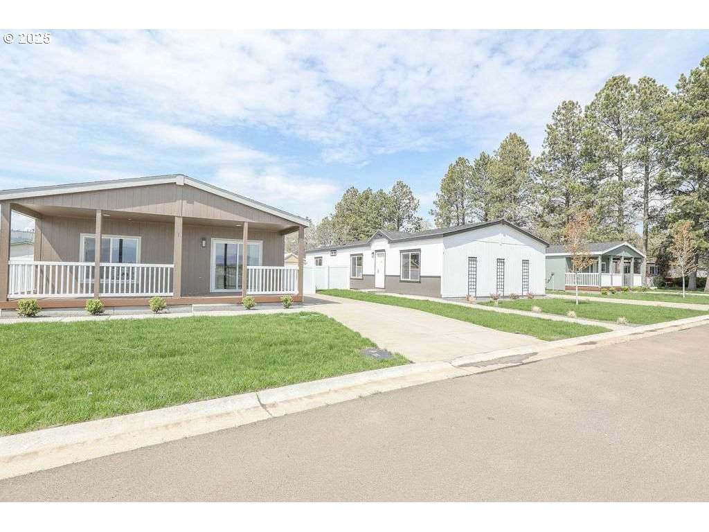 3111 Q Ave - Photo 1