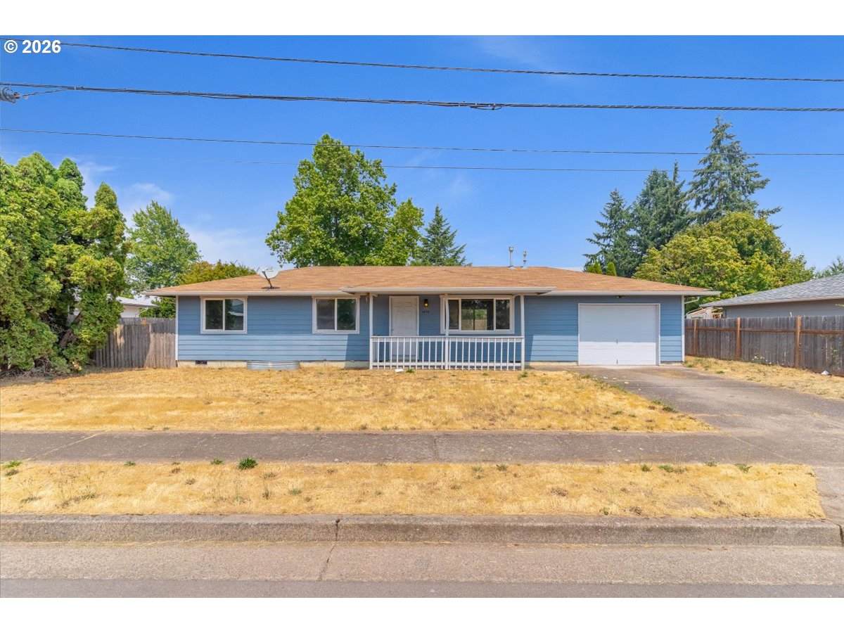 1535 Oak St - Photo 1