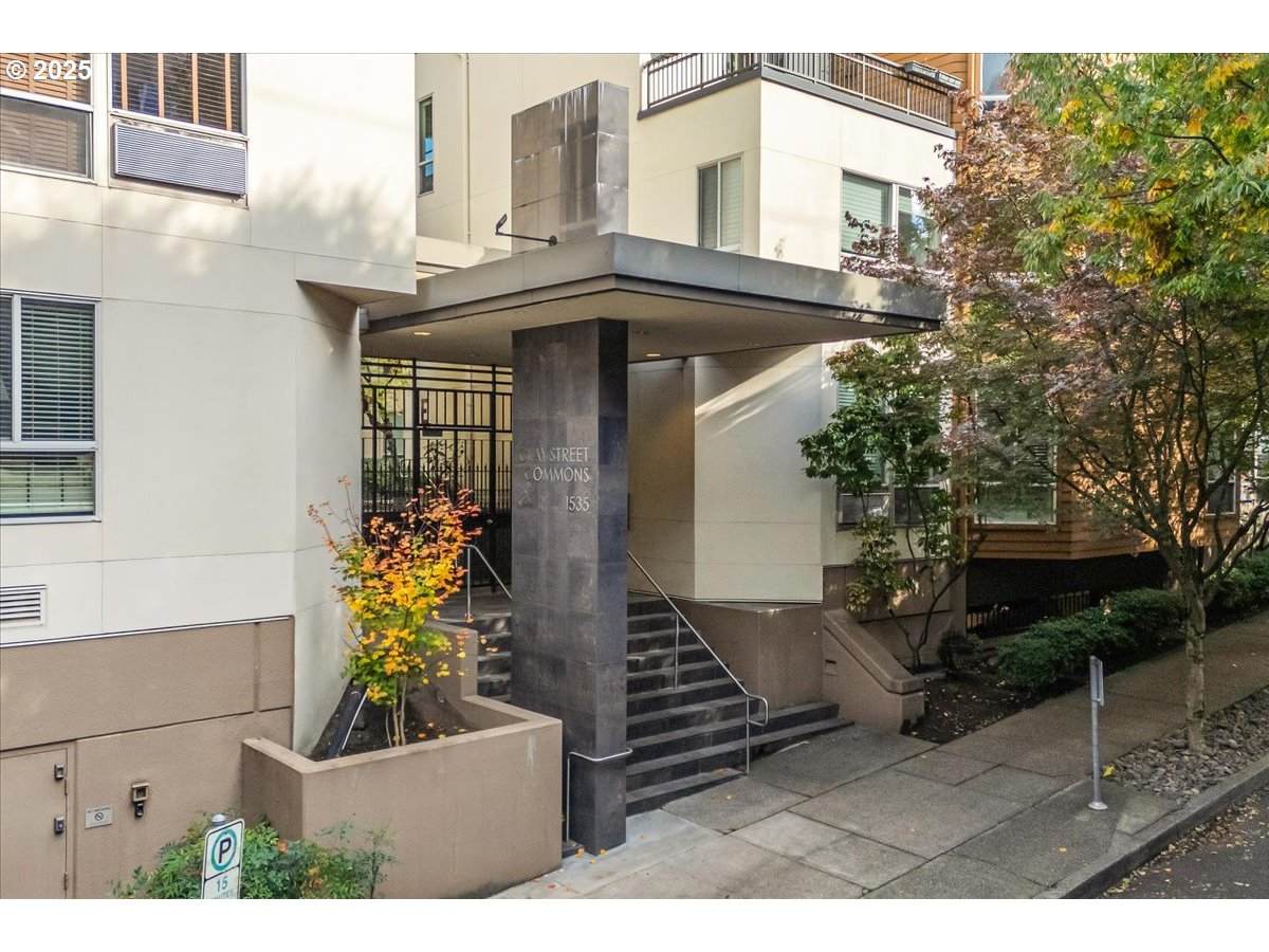 1535 Clay St - Photo 1