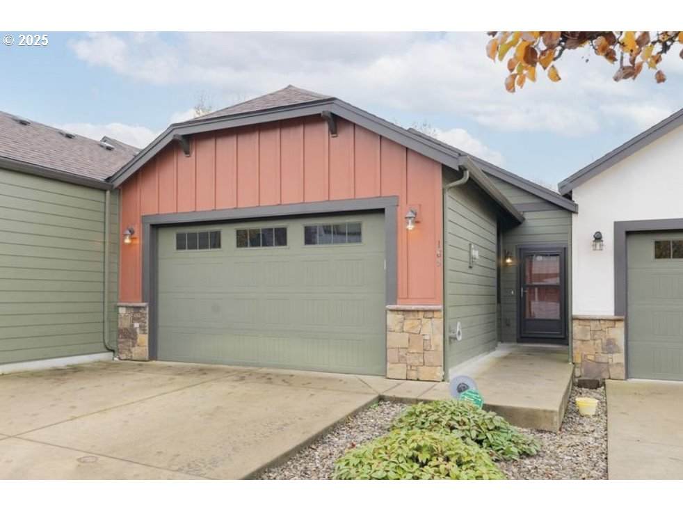 185 43RD Pl - Photo 1