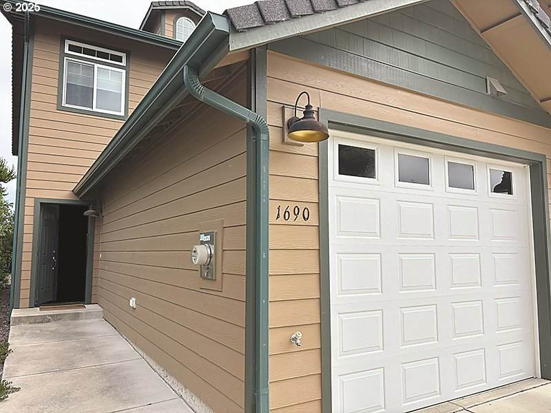 1690 32ND St - Photo 1