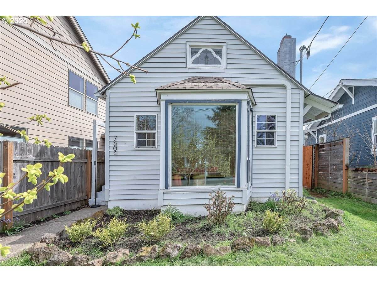 7604 Chatham Ave - Photo 1