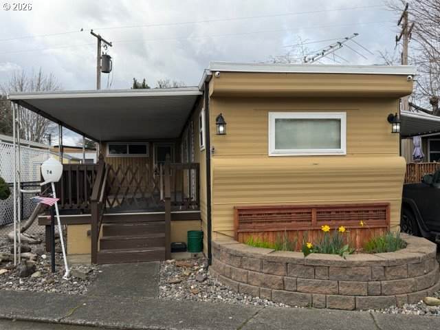 16901 Division St - Photo 1