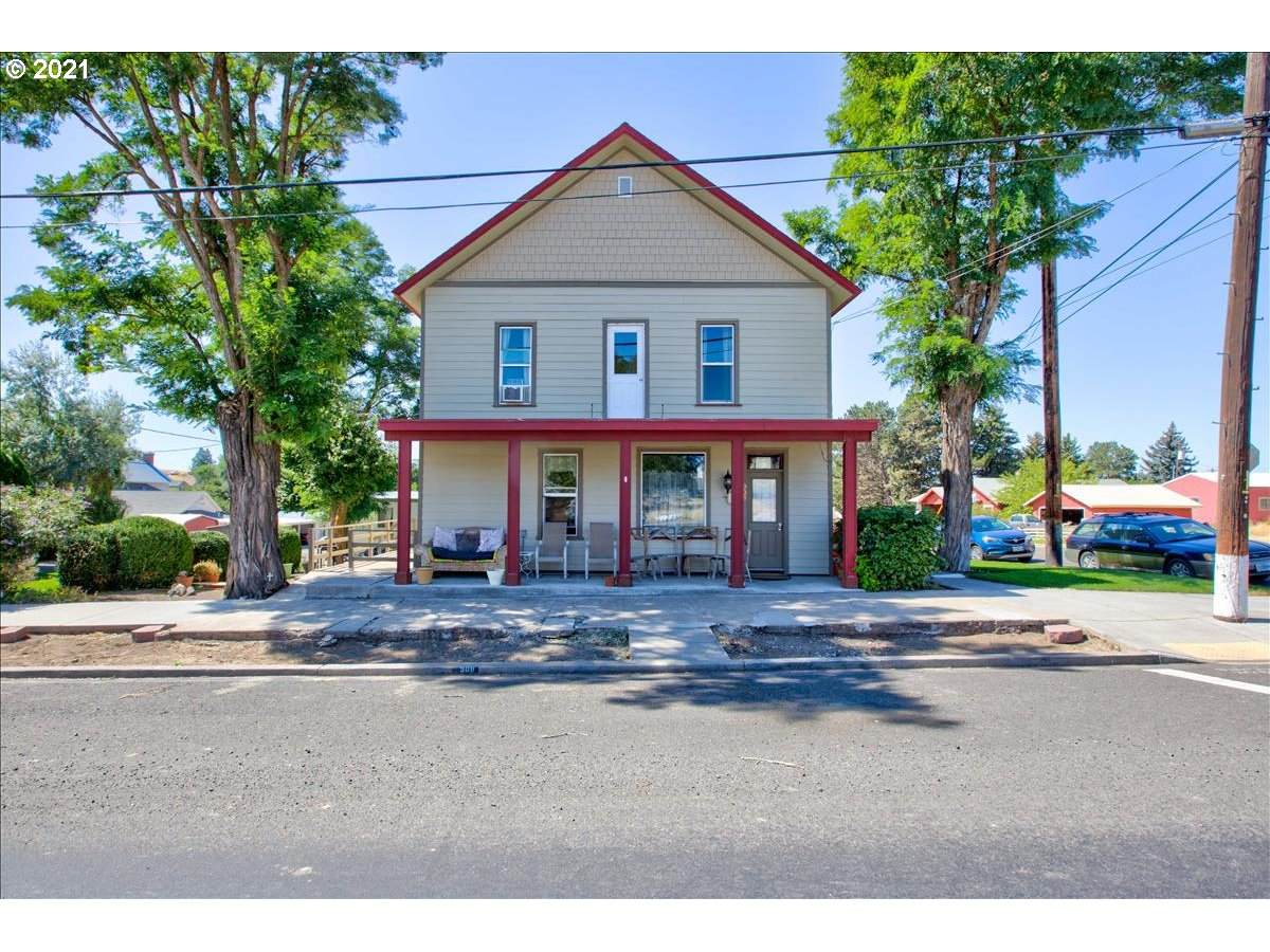 908 Clark - Photo 1