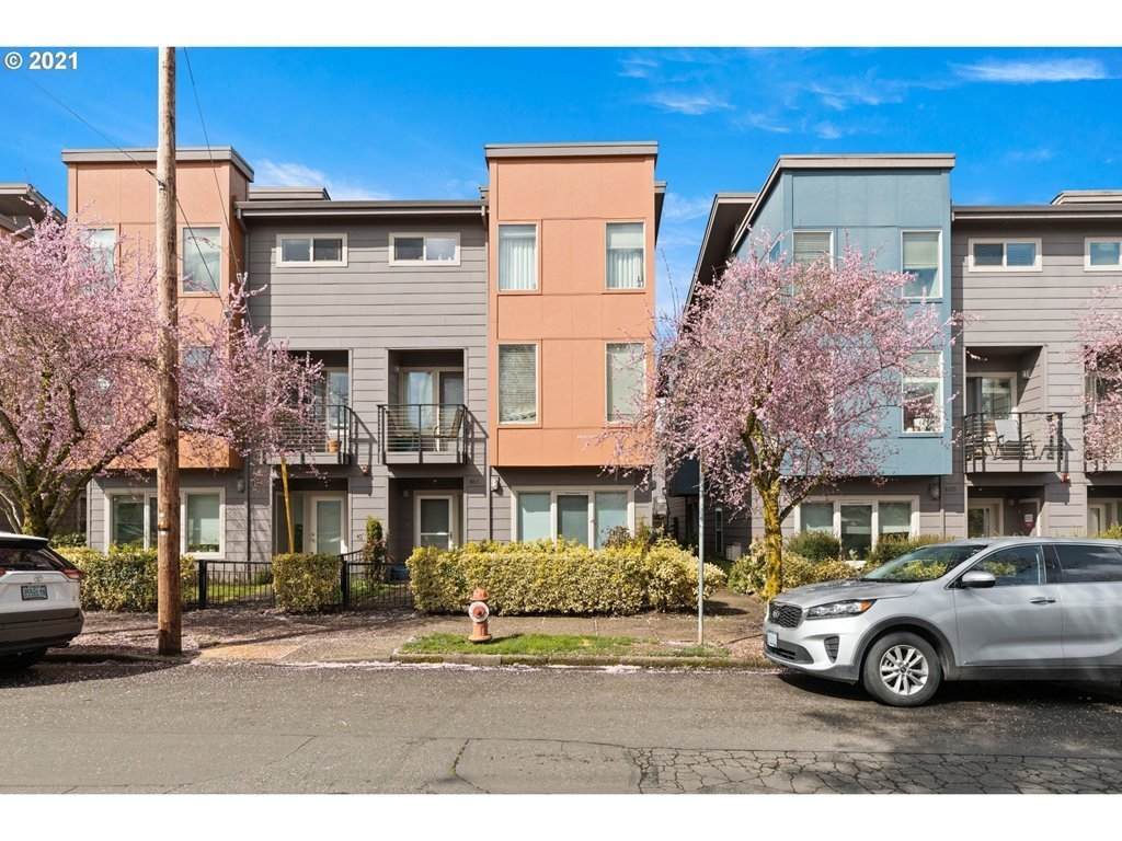 8019 Leavitt Ave - Photo 1