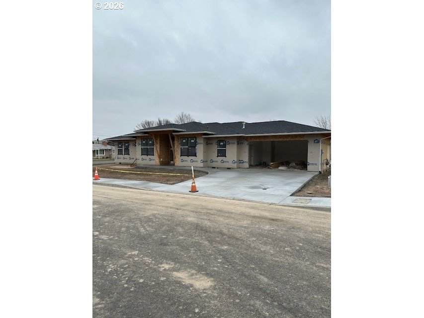 904 43rd St - Photo 1