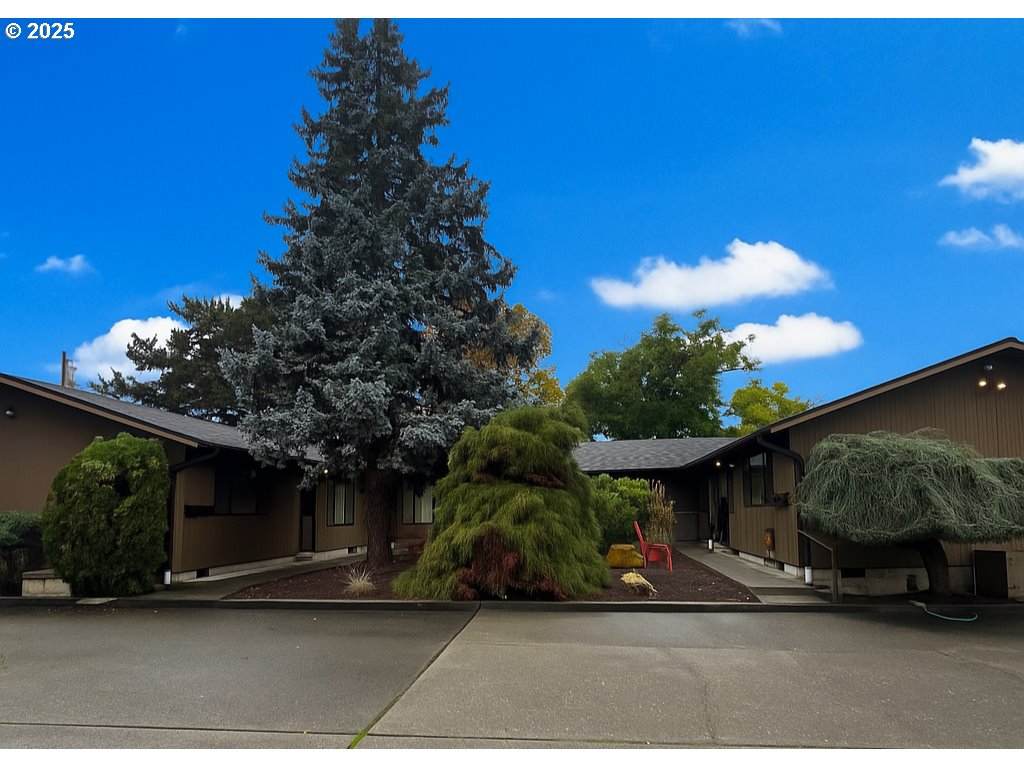 1221 Lewis St - Photo 1