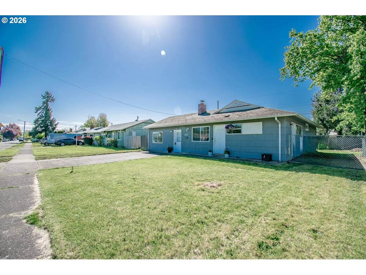 1267 Pleasant St - Photo 1