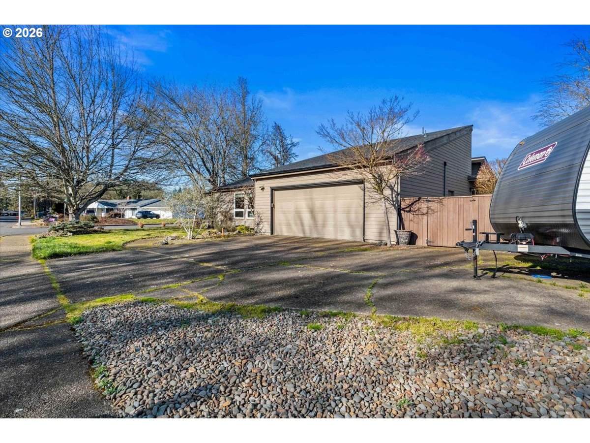 1135 Lakewood Dr - Photo 1