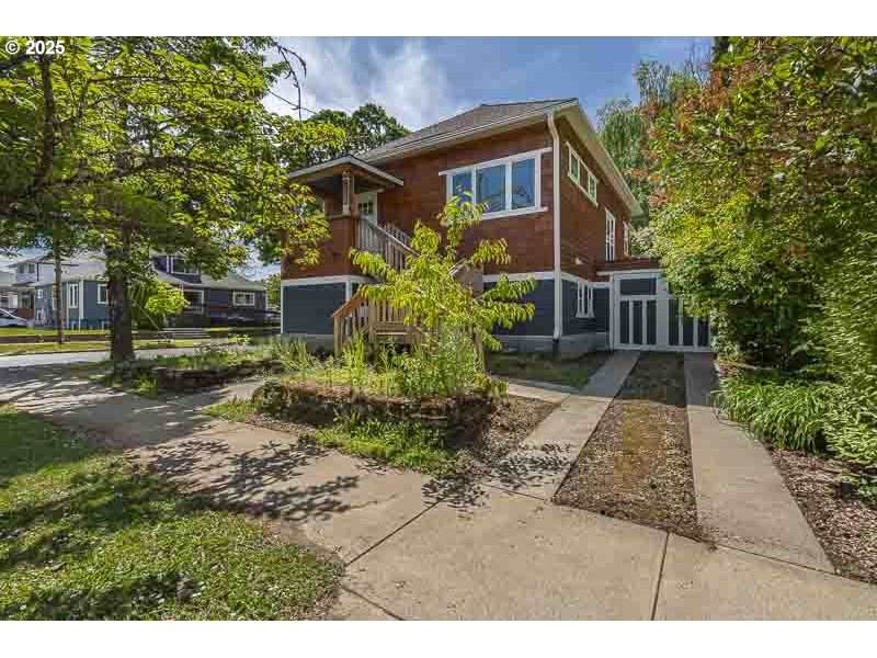 1498 Ferry St - Photo 1