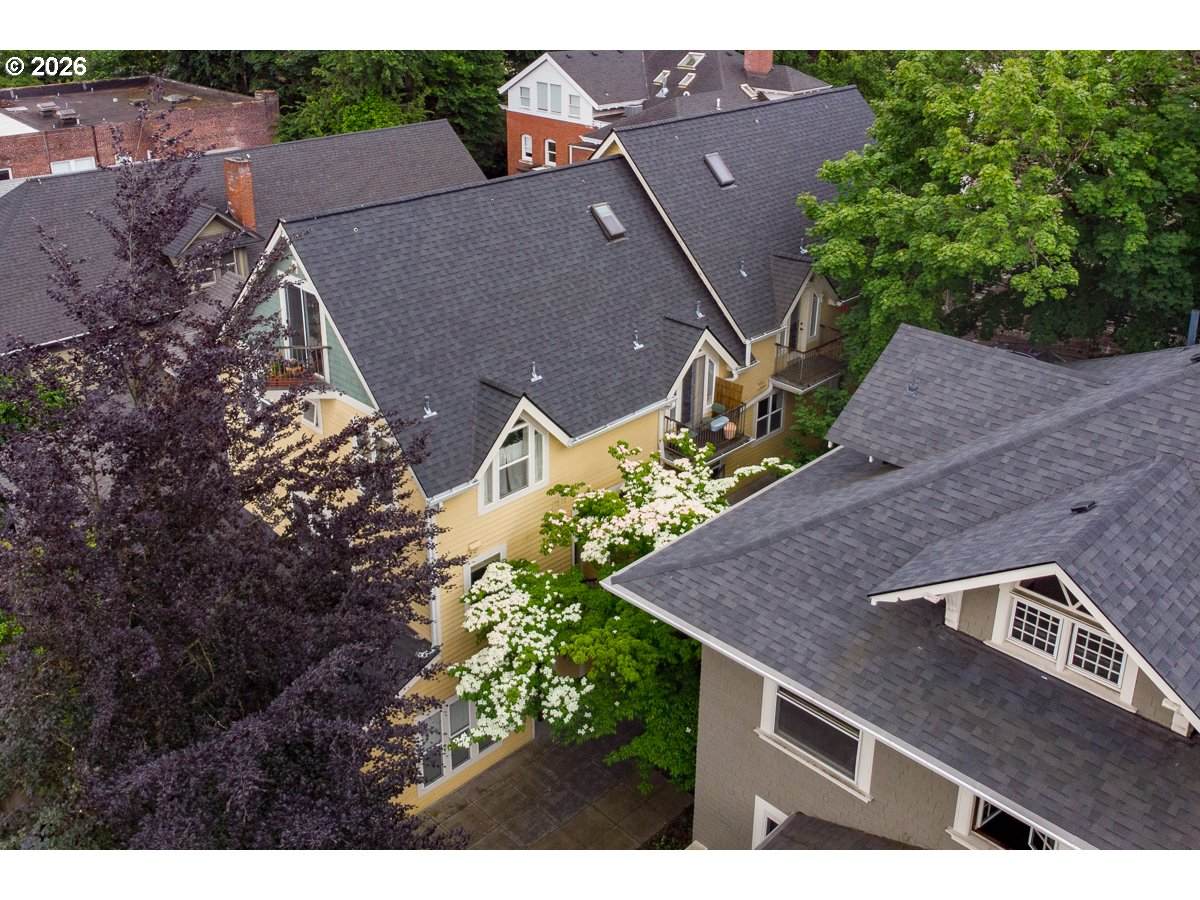 2372 Glisan St - Photo 1