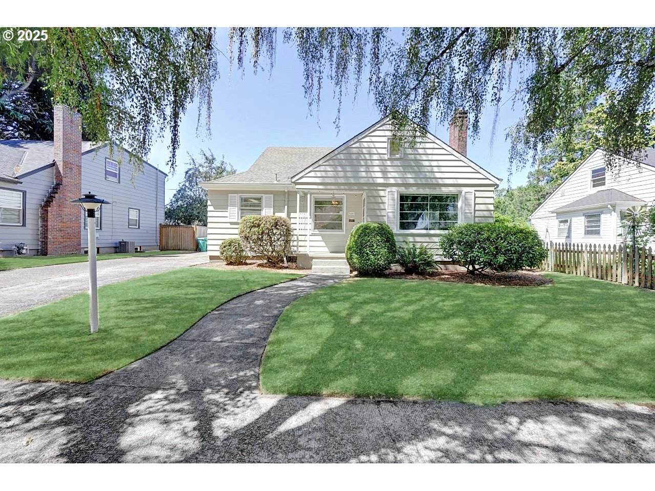 7067 University Ave - Photo 1