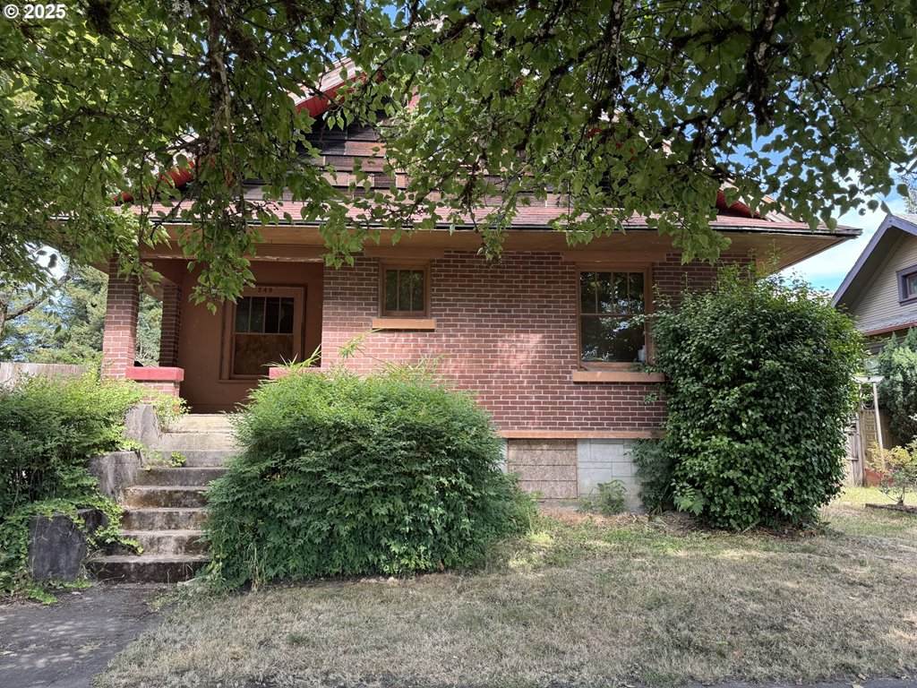 240 Davis St - Photo 1