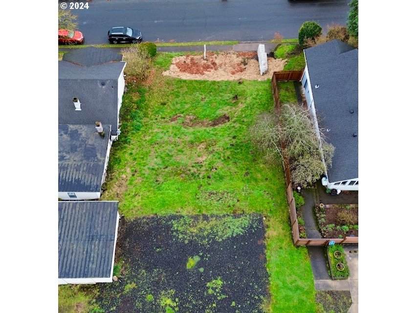 615 7TH Ave - Photo 1