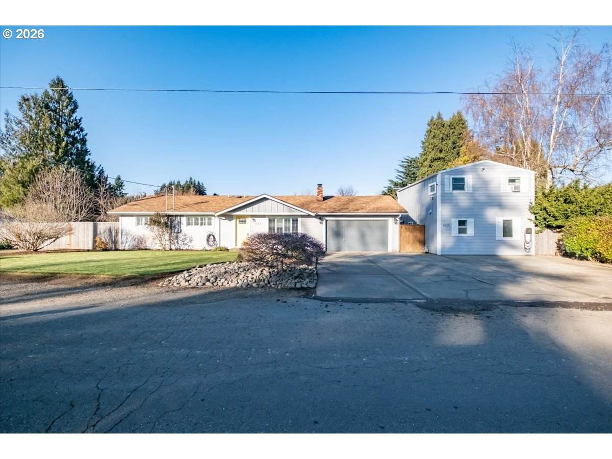 931 Orchard St - Photo 1