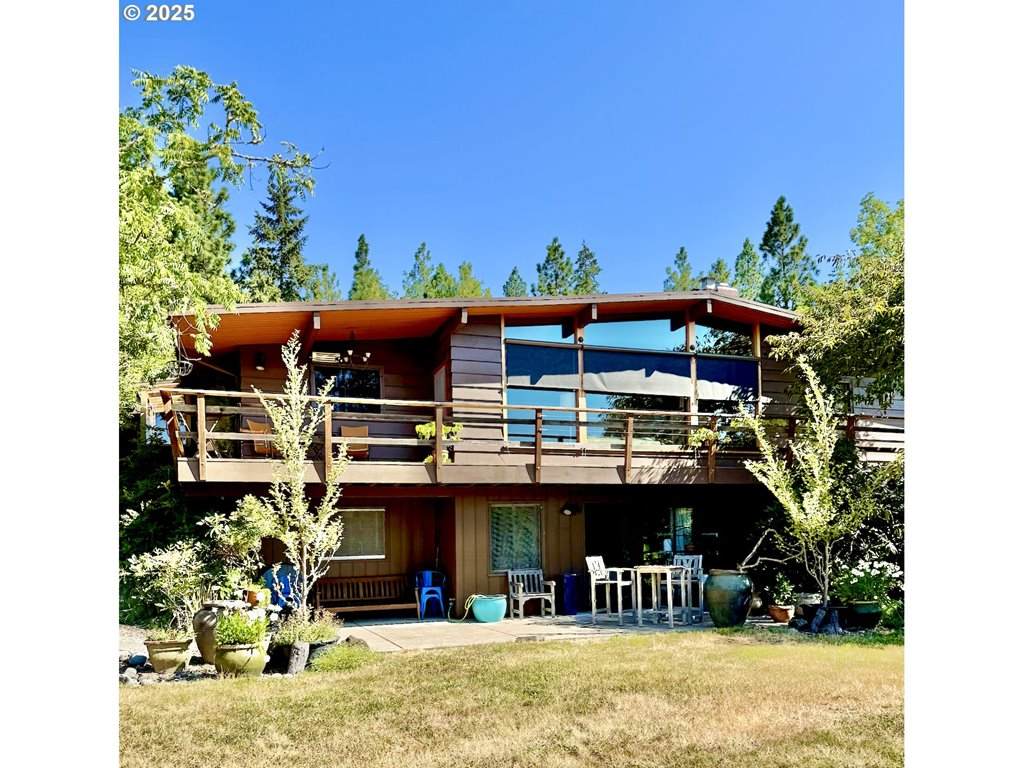 2203 Lorane Hwy - Photo 1