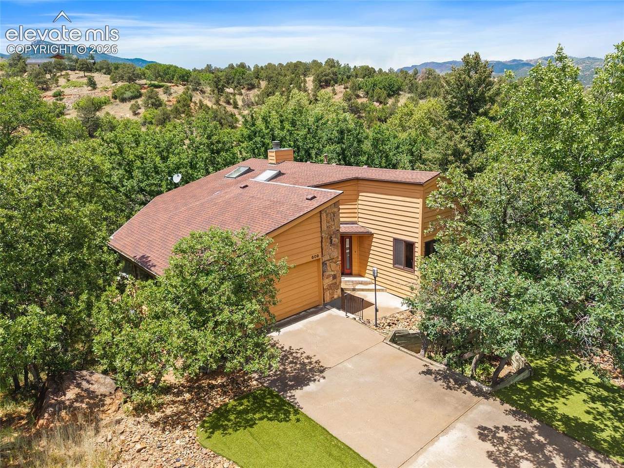 609 Crystal Hills Boulevard - Photo 1