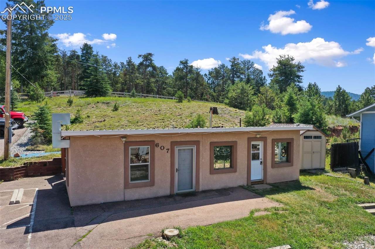 607 Baldwin Street - Photo 1