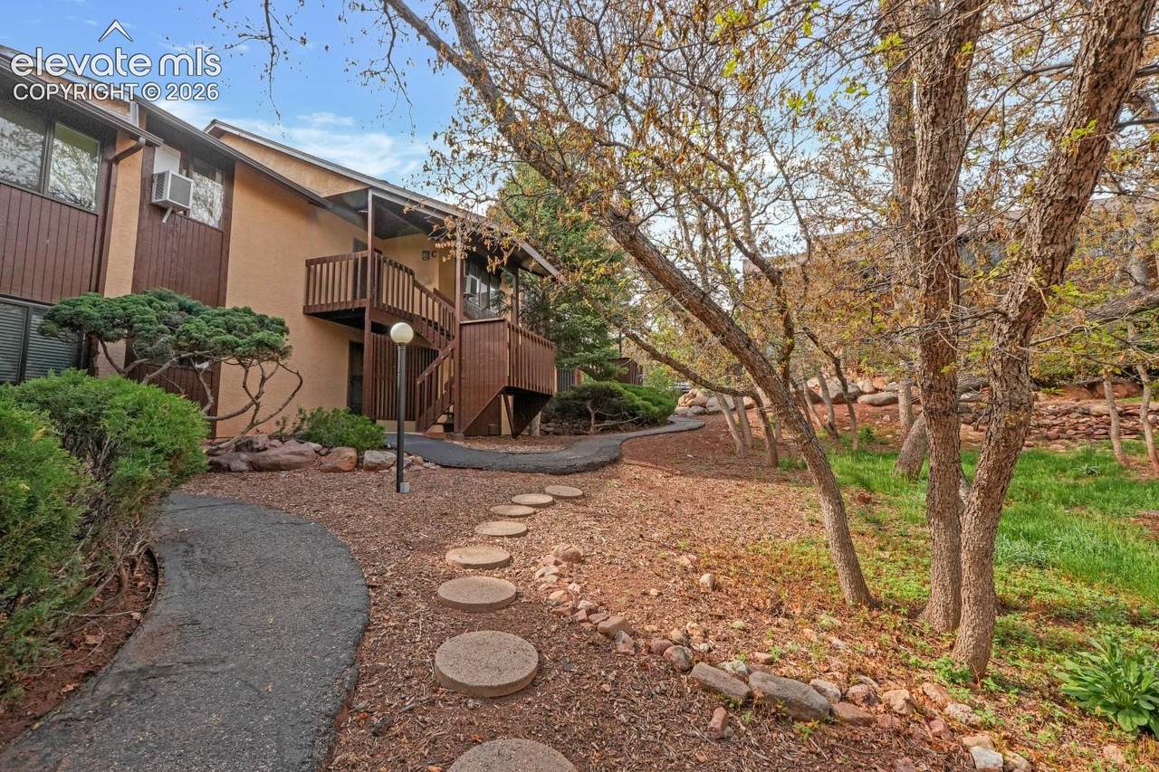 329 El Paso Boulevard - Photo 1