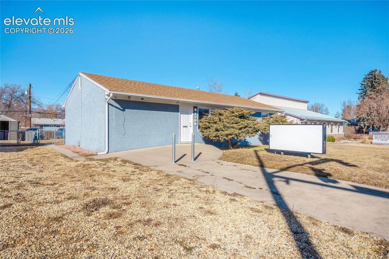 1710 Circle Drive - Photo 1