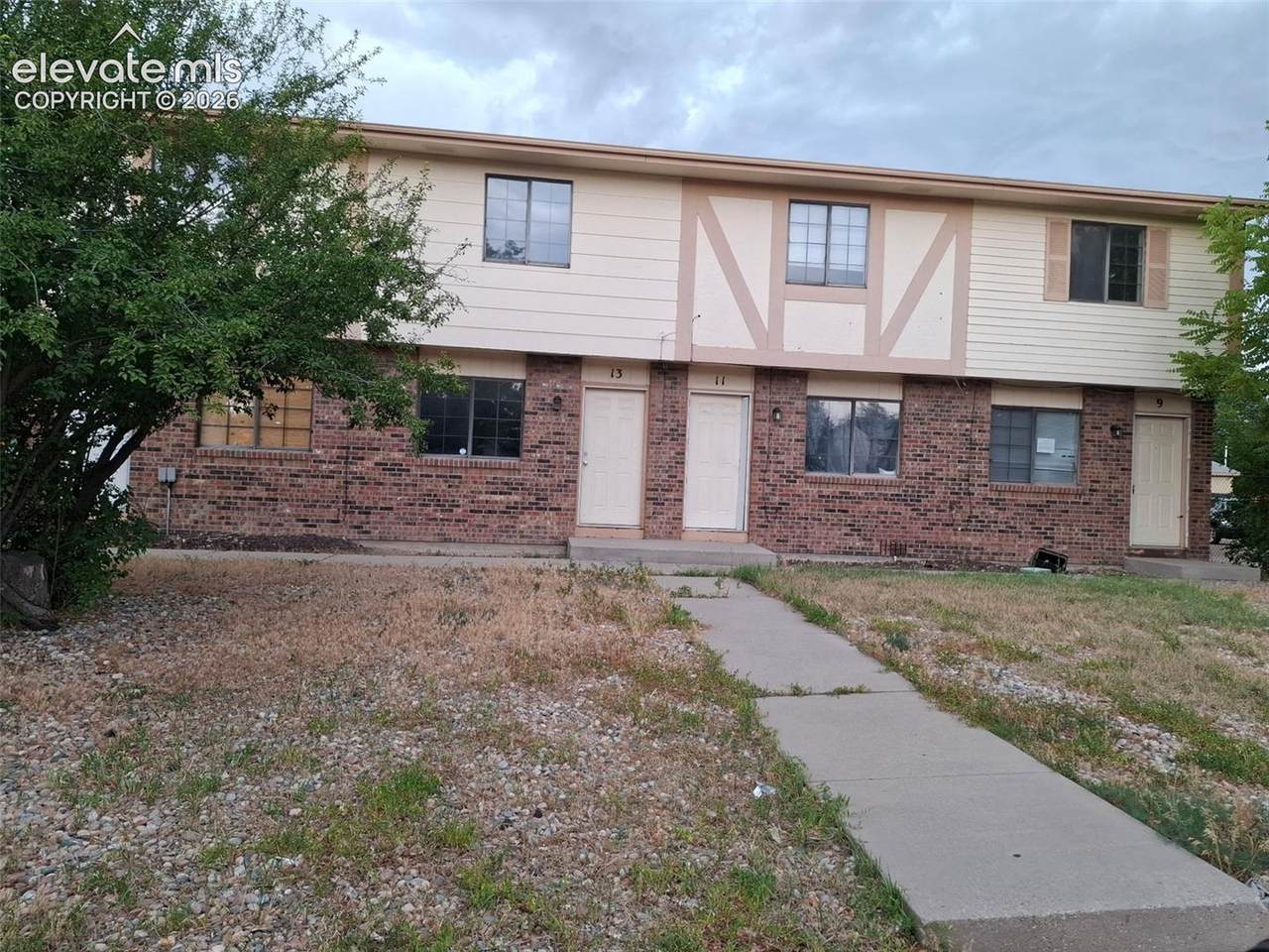 9-15 Castle Royal Drive - Photo 1