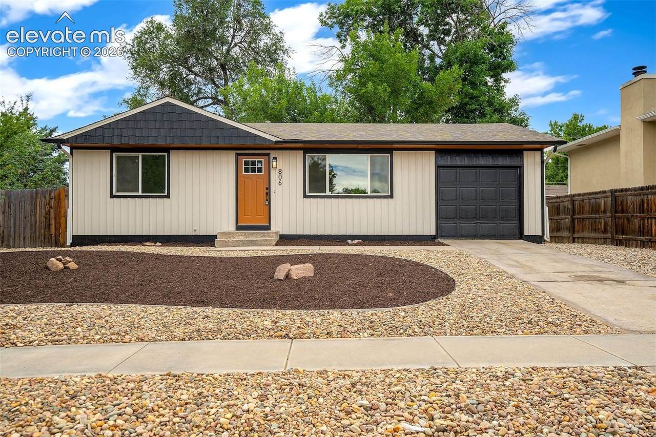 806 Querida Drive - Photo 1