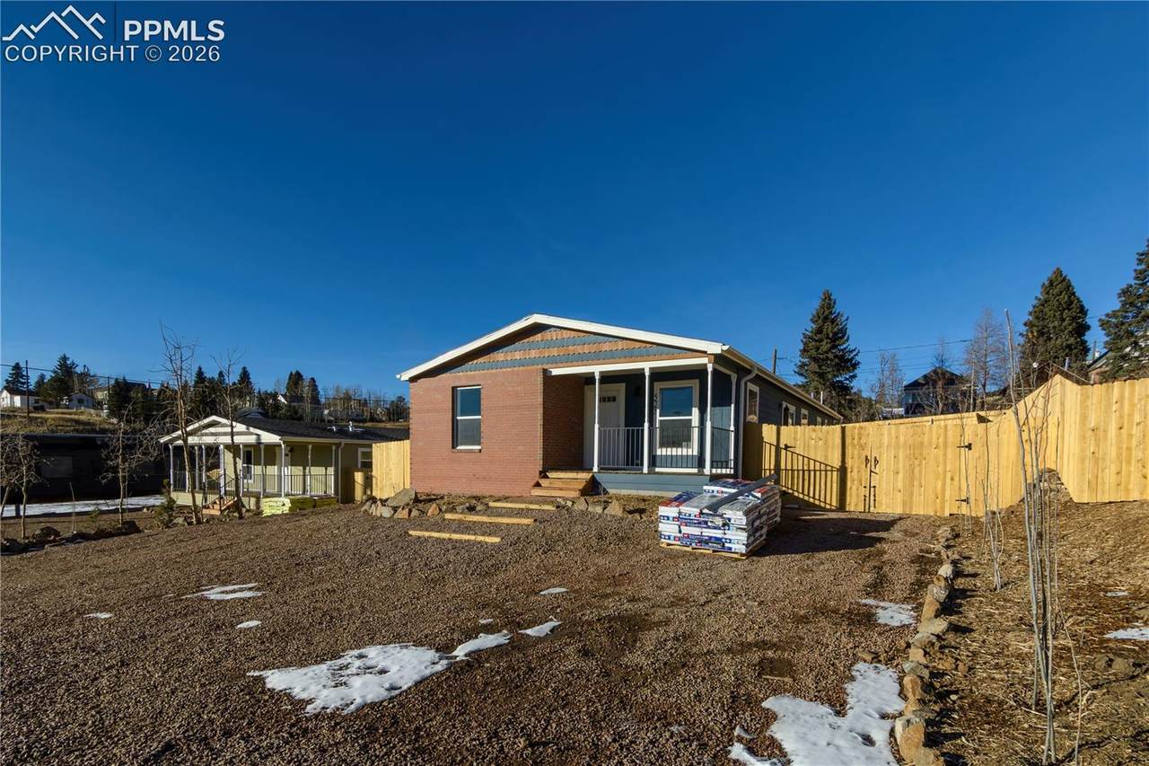 525 Carr Avenue - Photo 1
