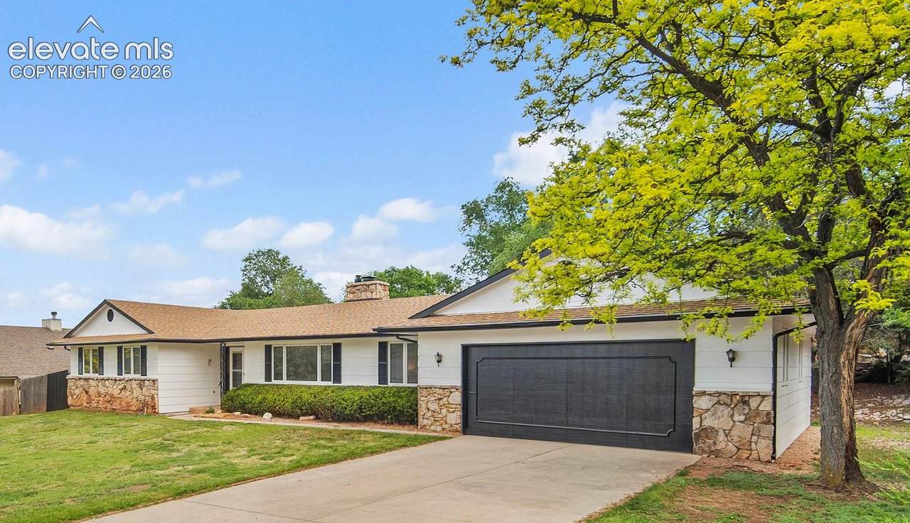 483 Crystal Hills Boulevard - Photo 1