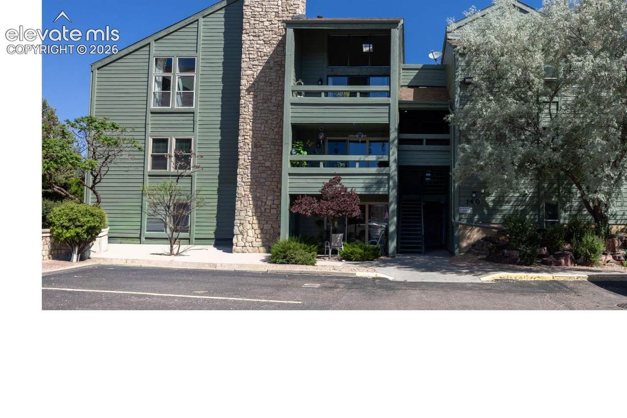 140 Rockrimmon Boulevard - Photo 1