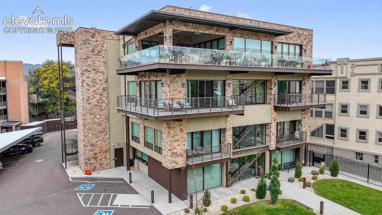 20 Boulder Crescent Street - Photo 1