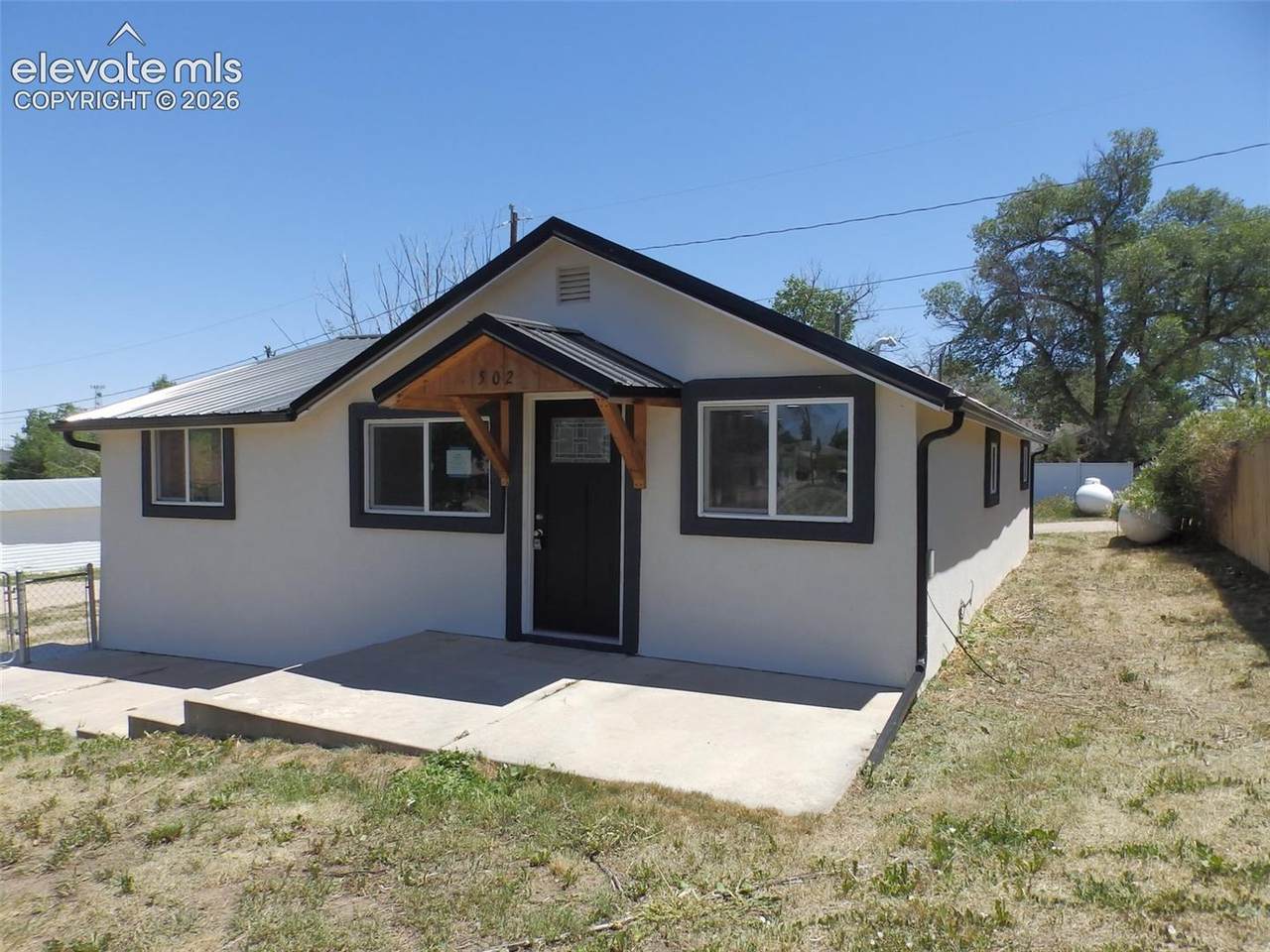 502 Pueblo Avenue - Photo 1