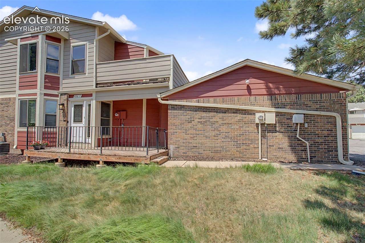 496 Rockrimmon Boulevard - Photo 1