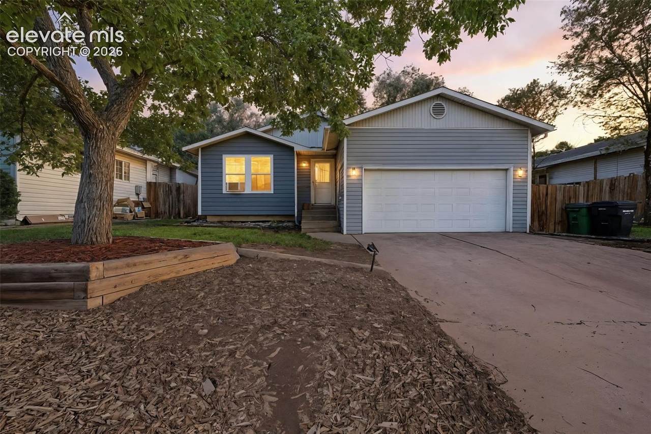 972 Columbine Avenue - Photo 1