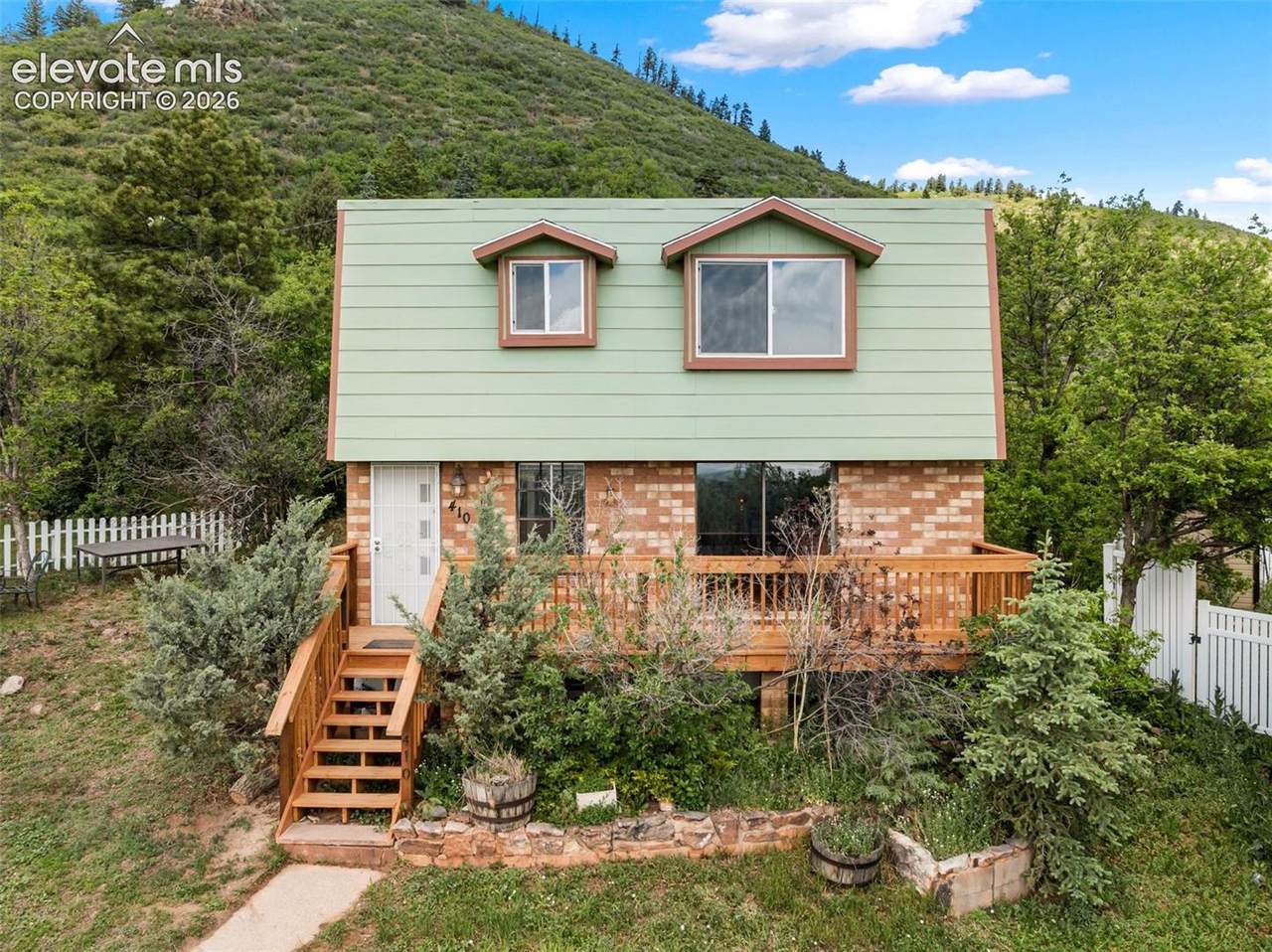 410 Thompson Place - Photo 1