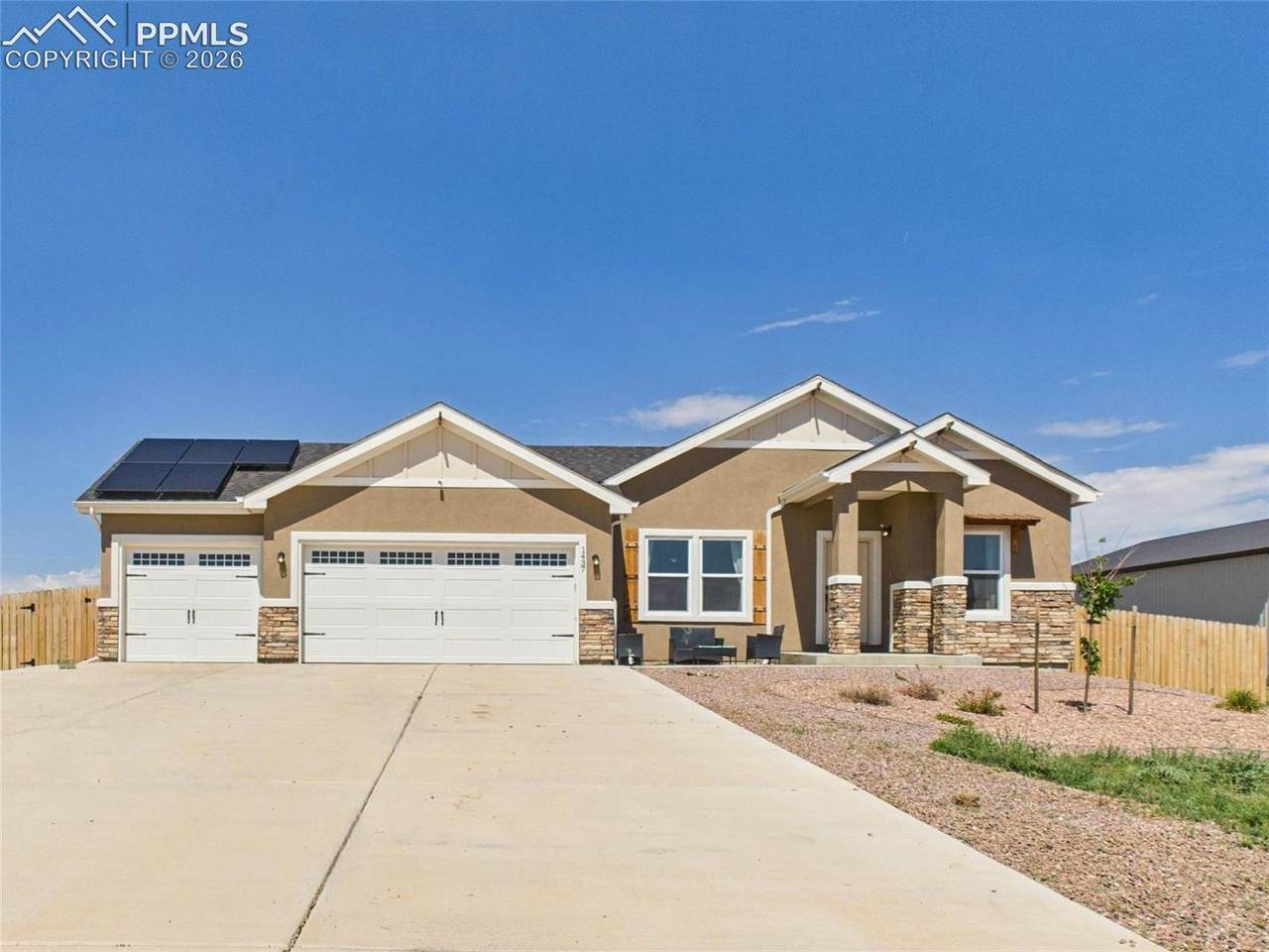 1437 Chuckwagon Lane - Photo 1
