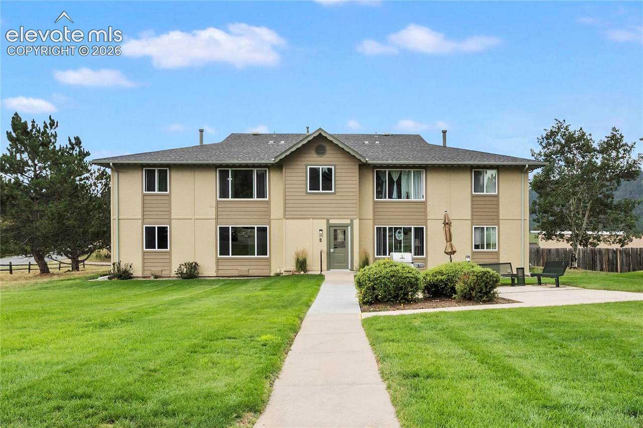 380 Paradise Circle - Photo 1