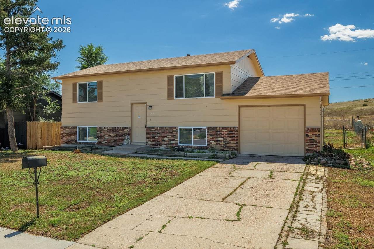 1648 Kensington Drive - Photo 1