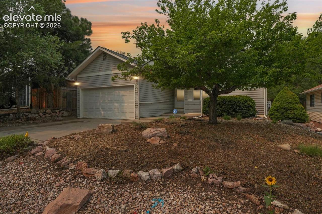 956 Columbine Avenue - Photo 1