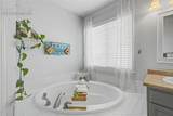 15813 Maple Hill Road - Photo 17