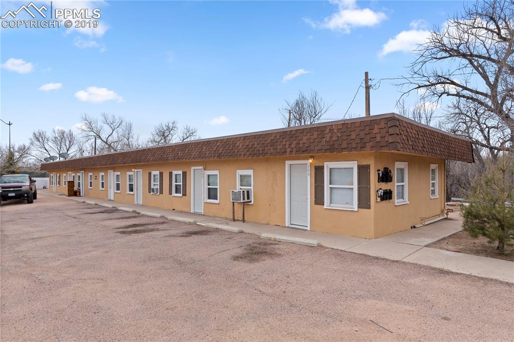 411 Santa Fe Avenue - Photo 1