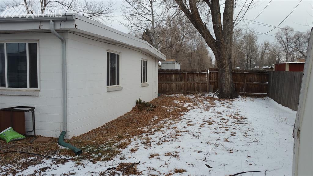 905 2nd Street - Photo 1
