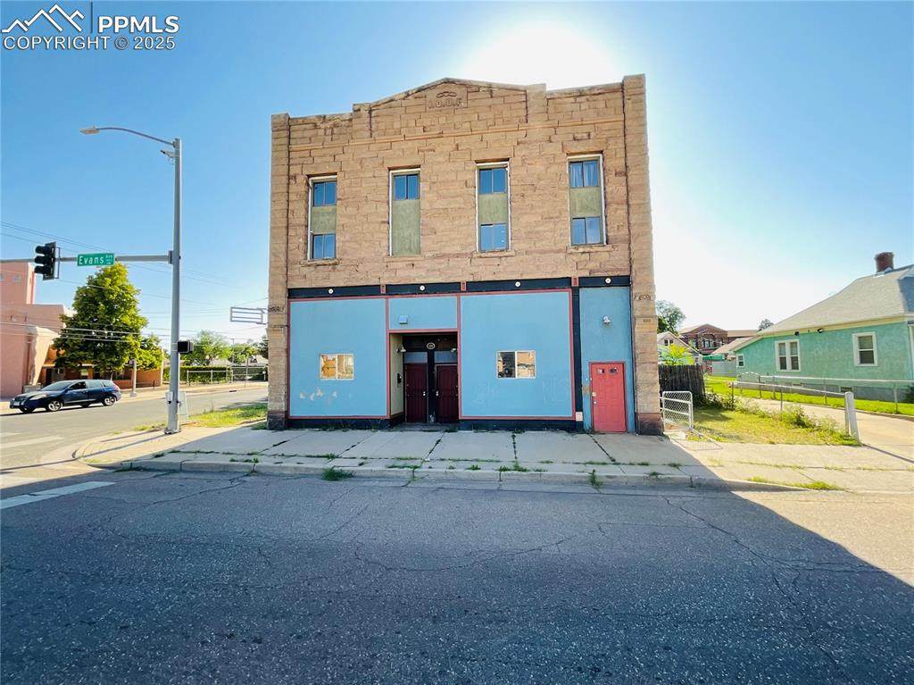 1143 Evans Avenue - Photo 1