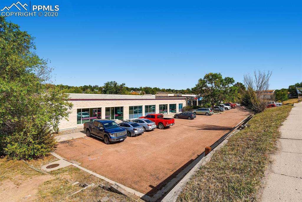 6060 Hollow Tree Court - Photo 1