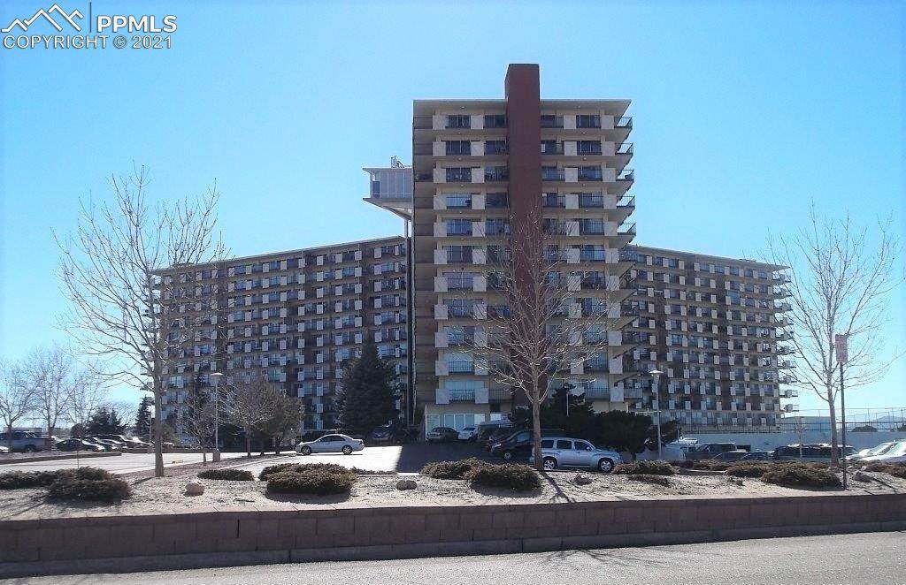 411 Lakewood Circle - Photo 1